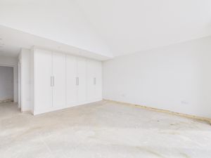 Bedroom- click for photo gallery